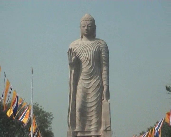 स्टेच्यू ऑफ स्टैंडिंग बुद्धा